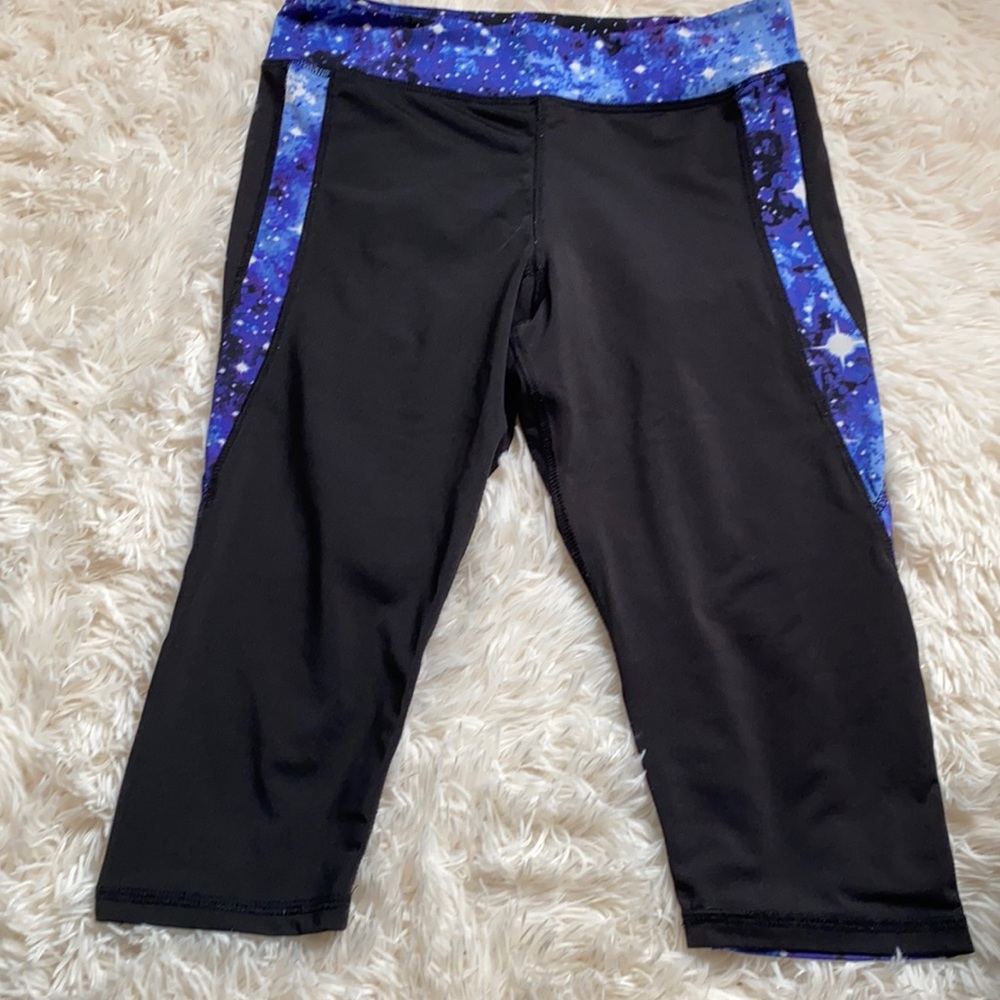Galaxy/black leggings on the go, size medium